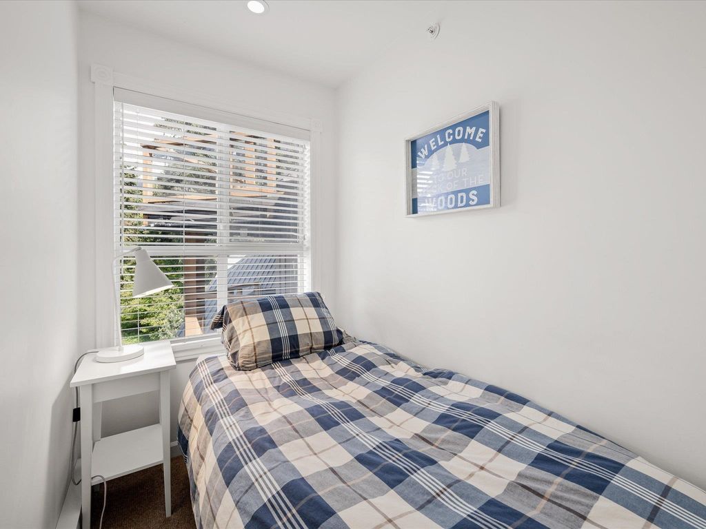 listing image 1104156290098439705
