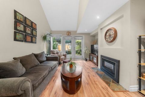230 W 15th Street 6 North Vancouver BC V7M 1S2