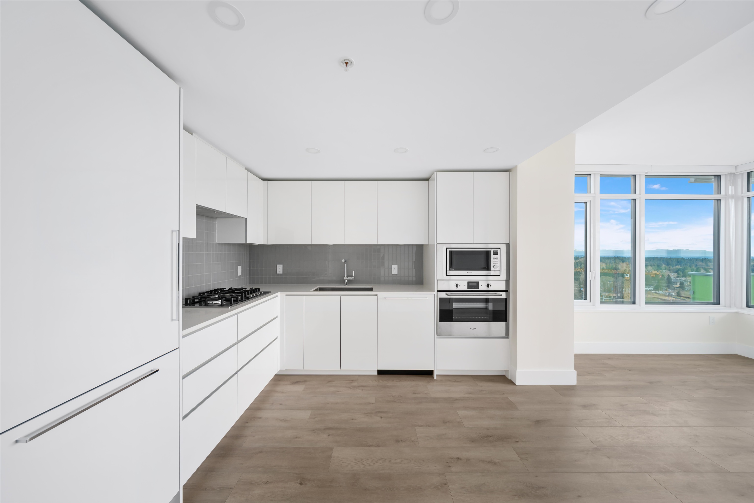 10428 Whalley Boulevard 2502
