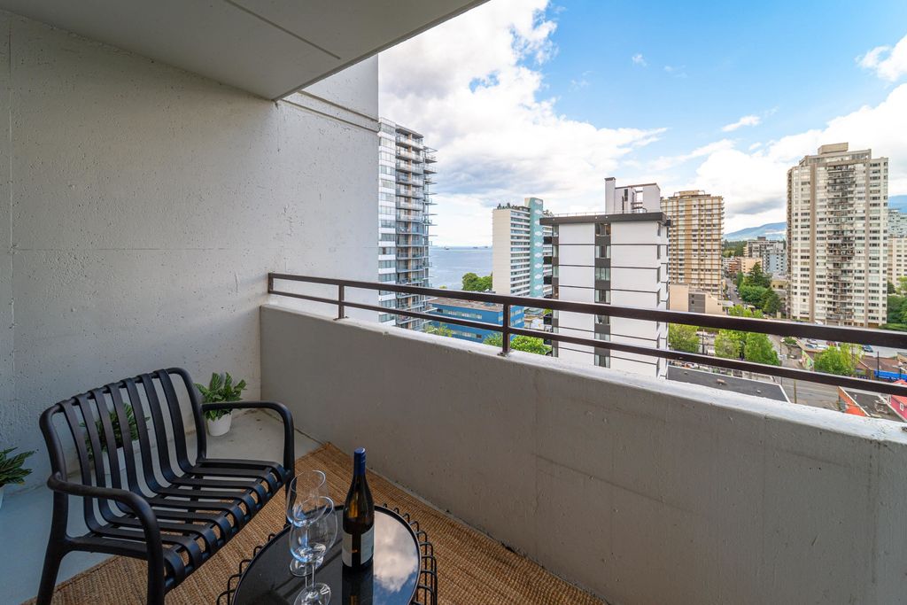 listing image 1105363383093219962