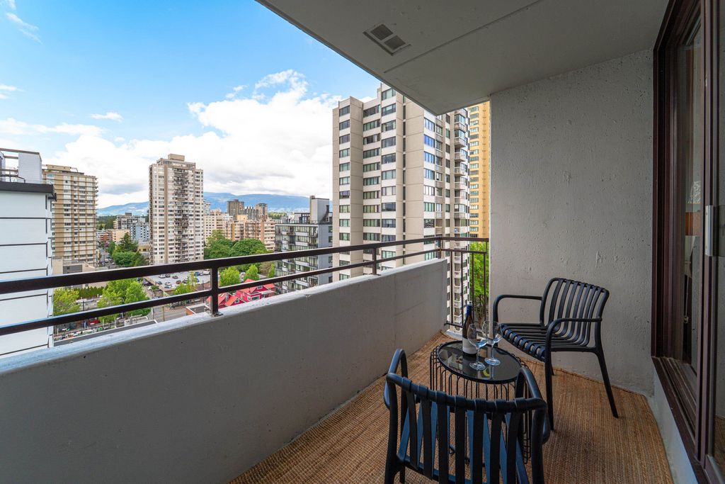listing image 1109260822175824924