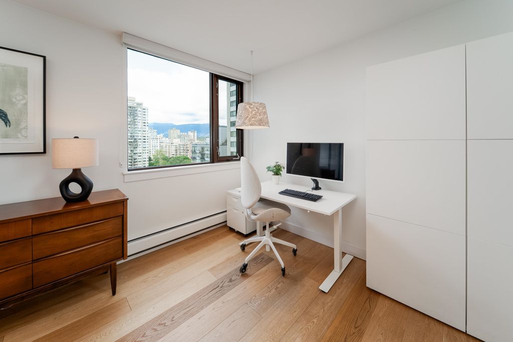 listing image 1106351865869197694