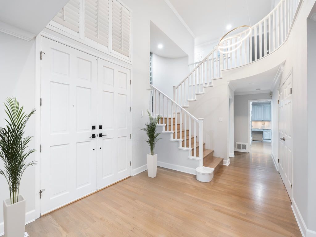 listing image 1106538845379470449