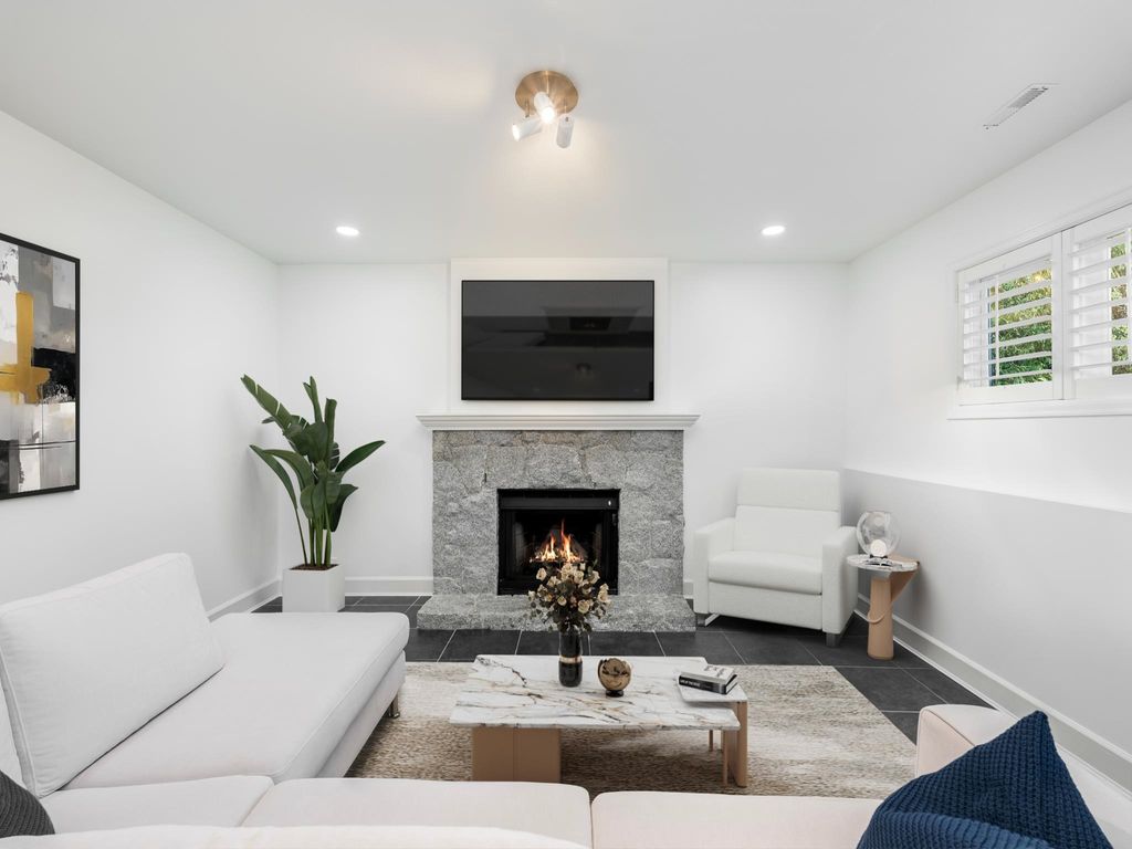 listing image 1104270578930067593