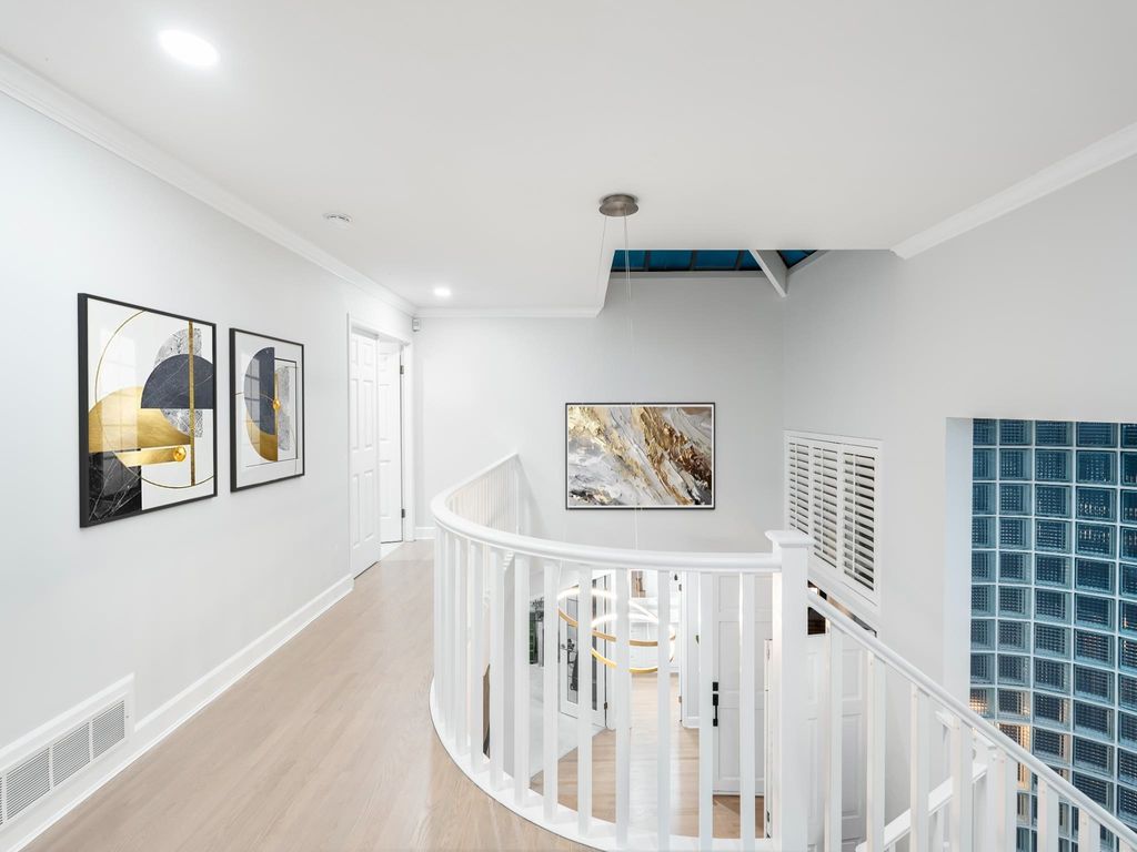 listing image 1100386862809535222