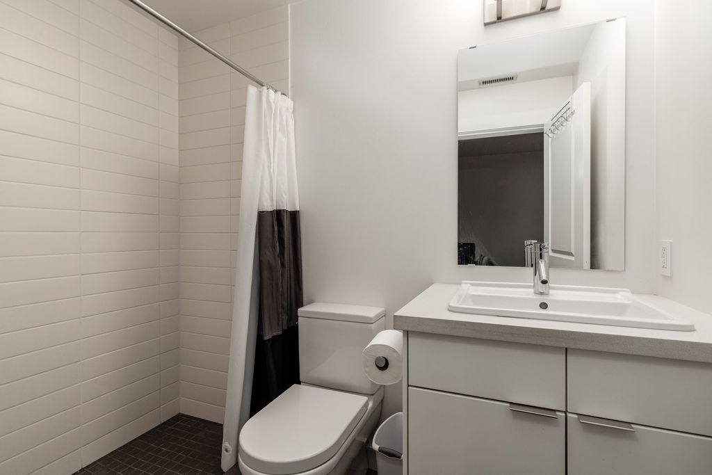 listing image 1104055764495799068