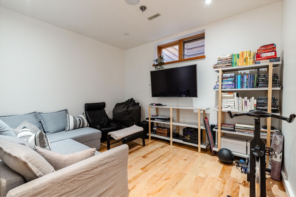 listing image 1107524188241205056