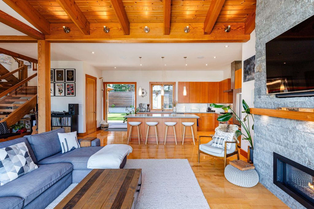 listing image 1102845360805572905