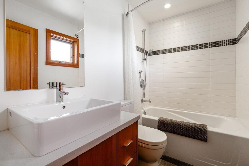 listing image 1105228996289523328