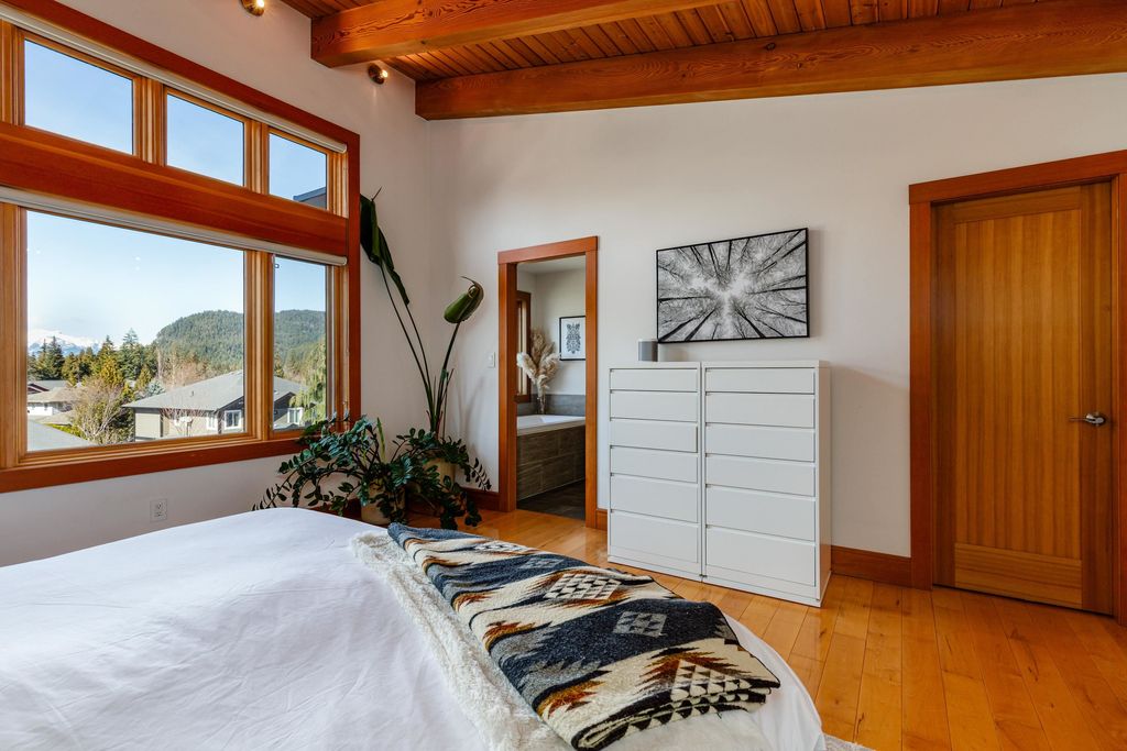 listing image 1103443045765260166
