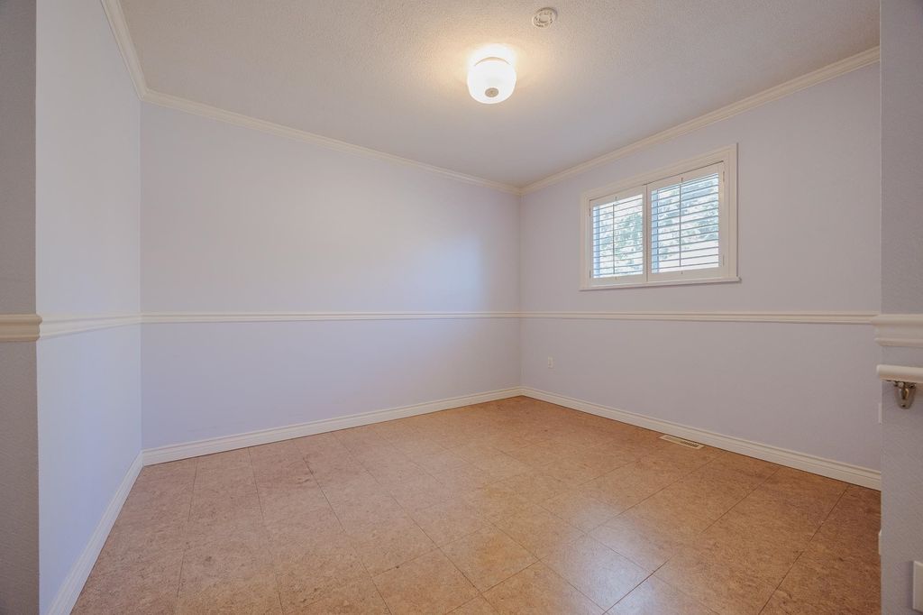 listing image 1109917986651520261