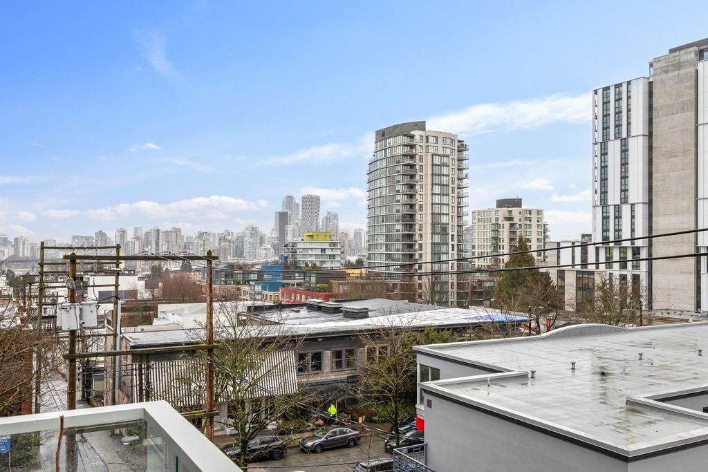 listing image 1104678198866780865