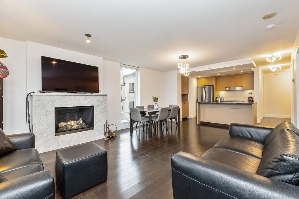 listing image 1104784044353289086
