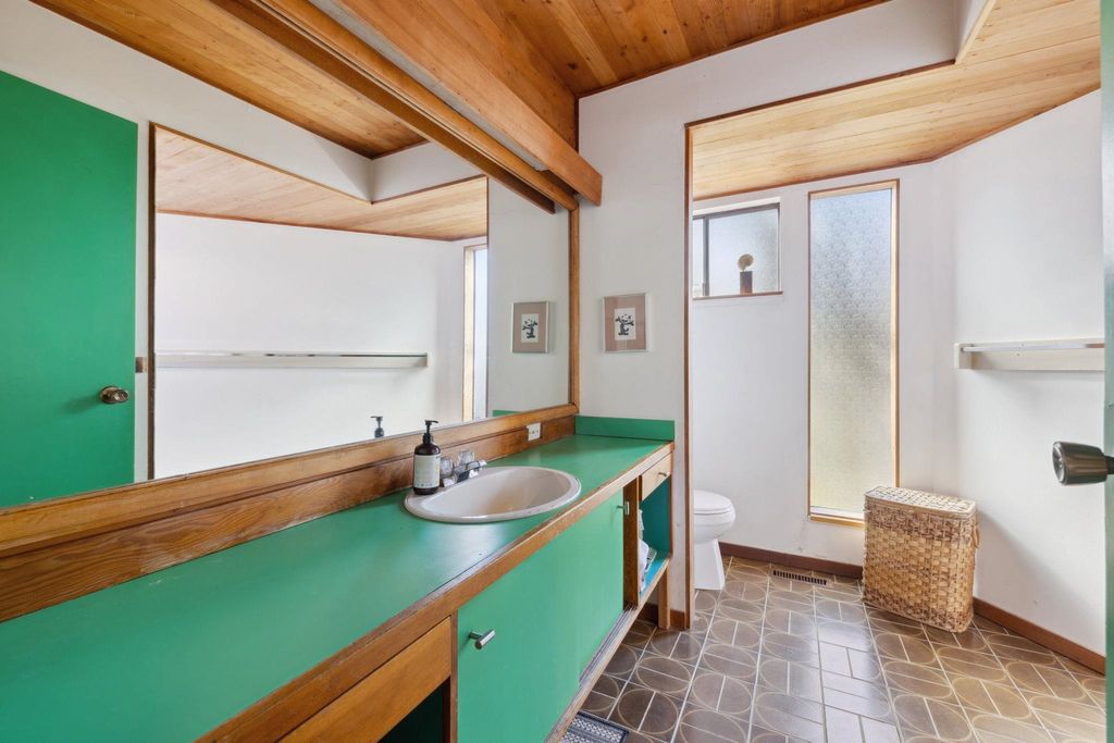 listing image 1101546497461347782