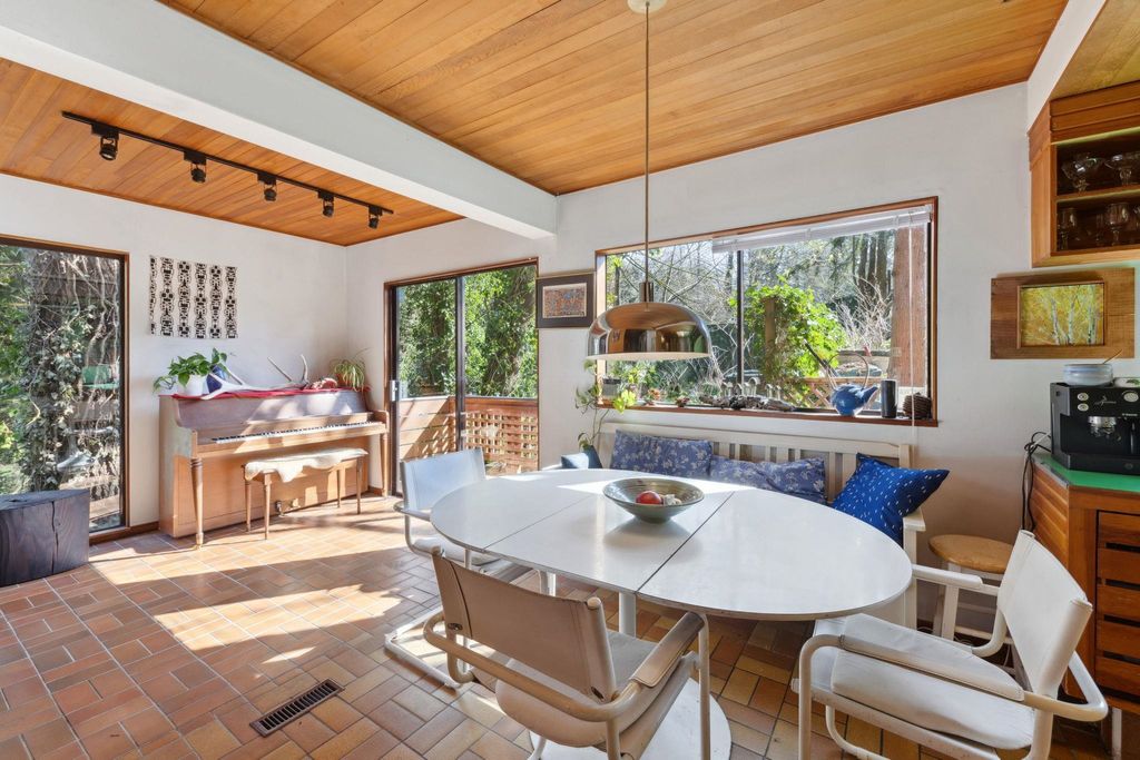listing image 1100103422379842444