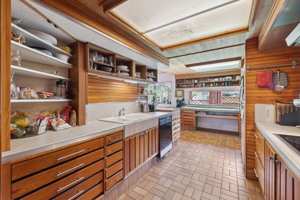 listing image 1106131827185646341