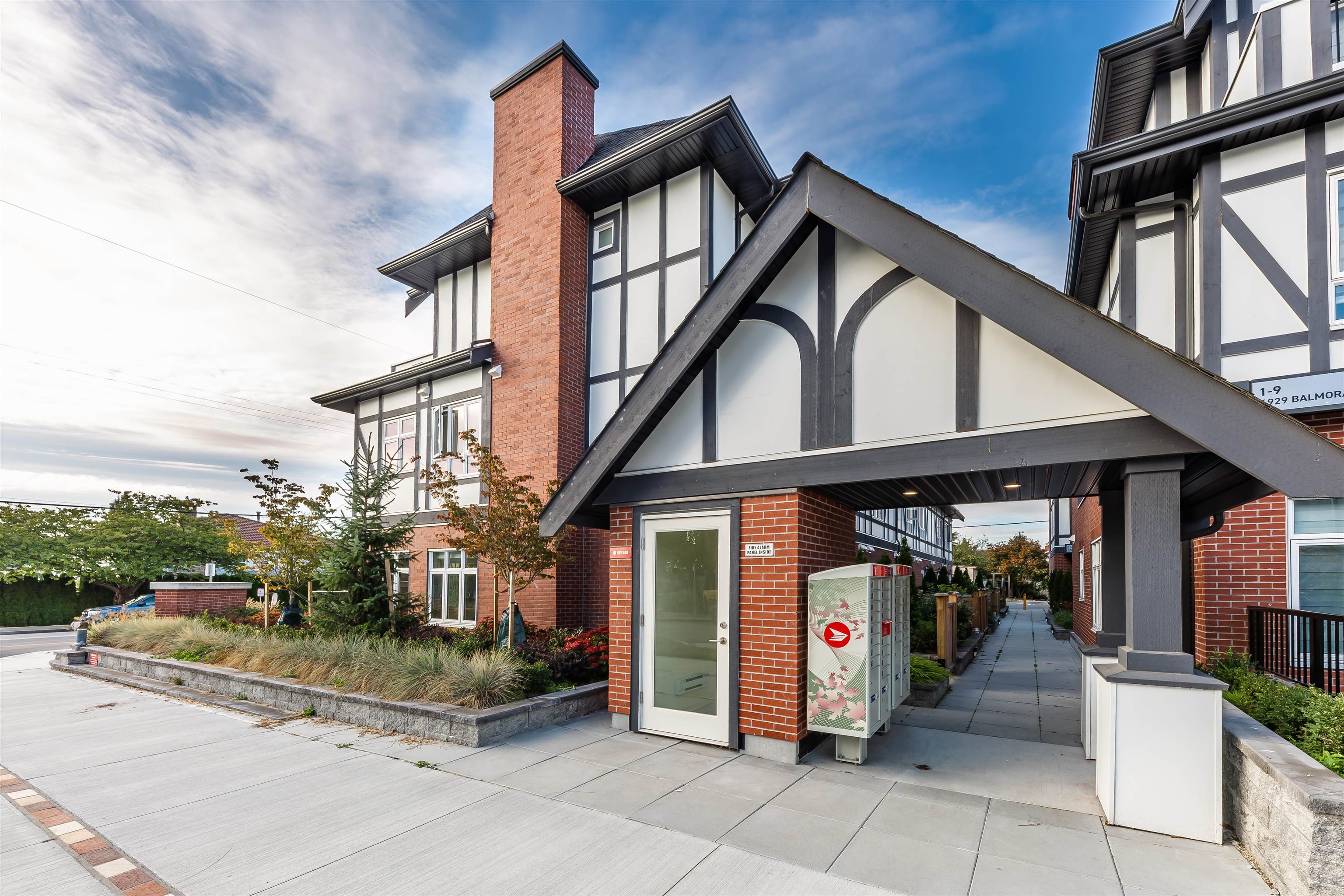 6988 Griffiths Avenue 7