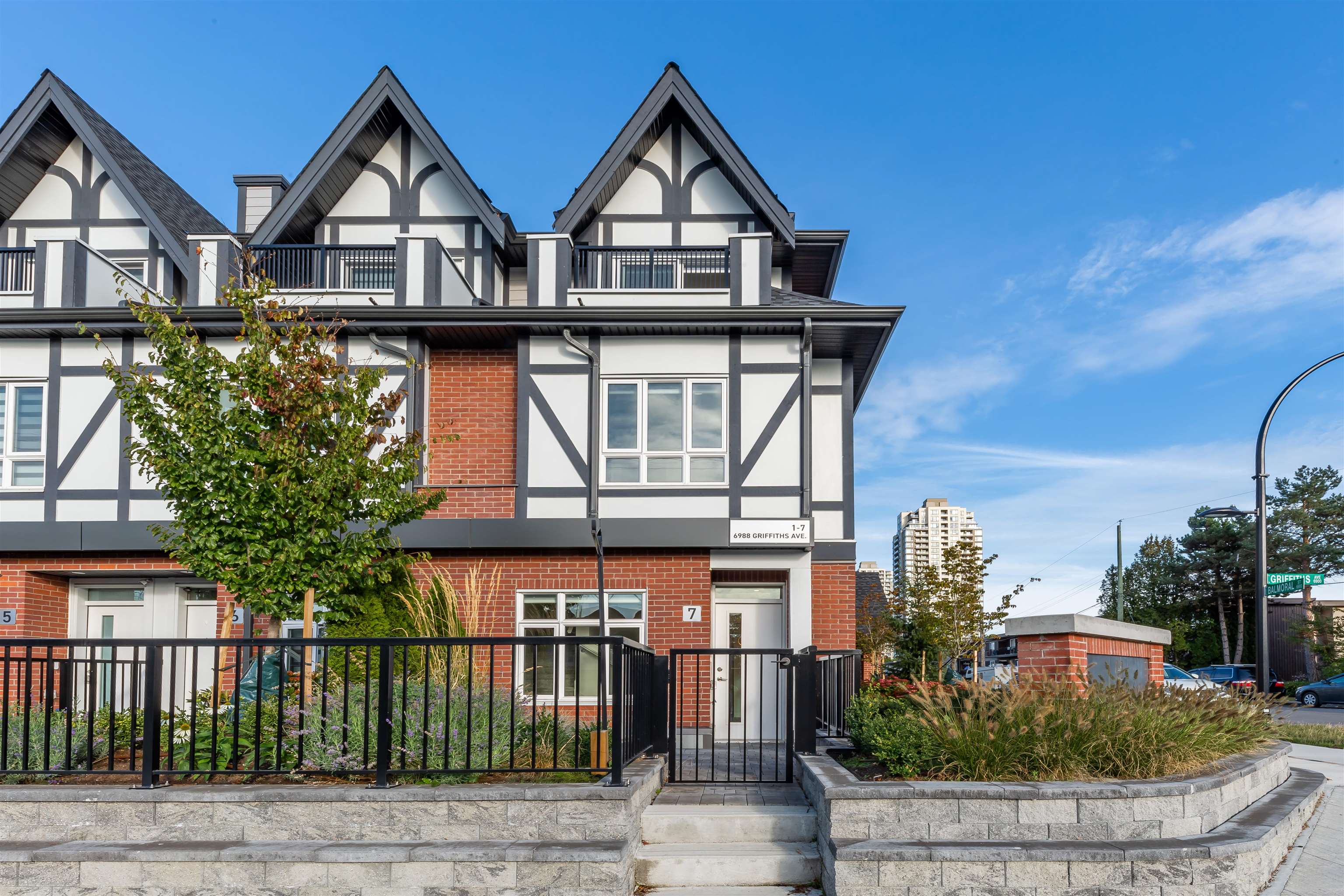 6988 Griffiths Avenue 7