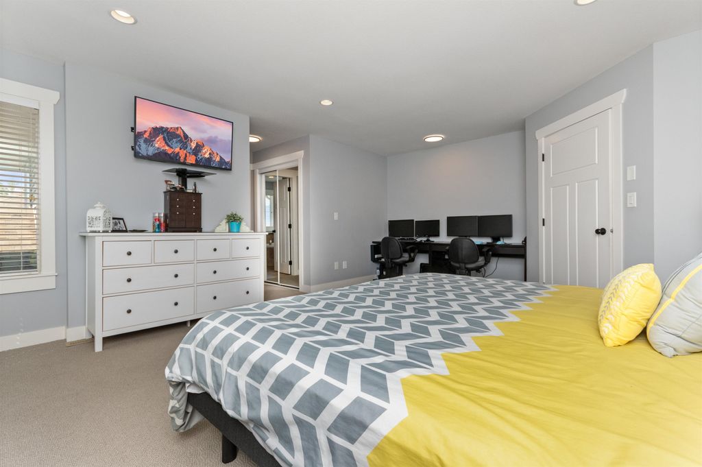 listing image 1108112759541215776