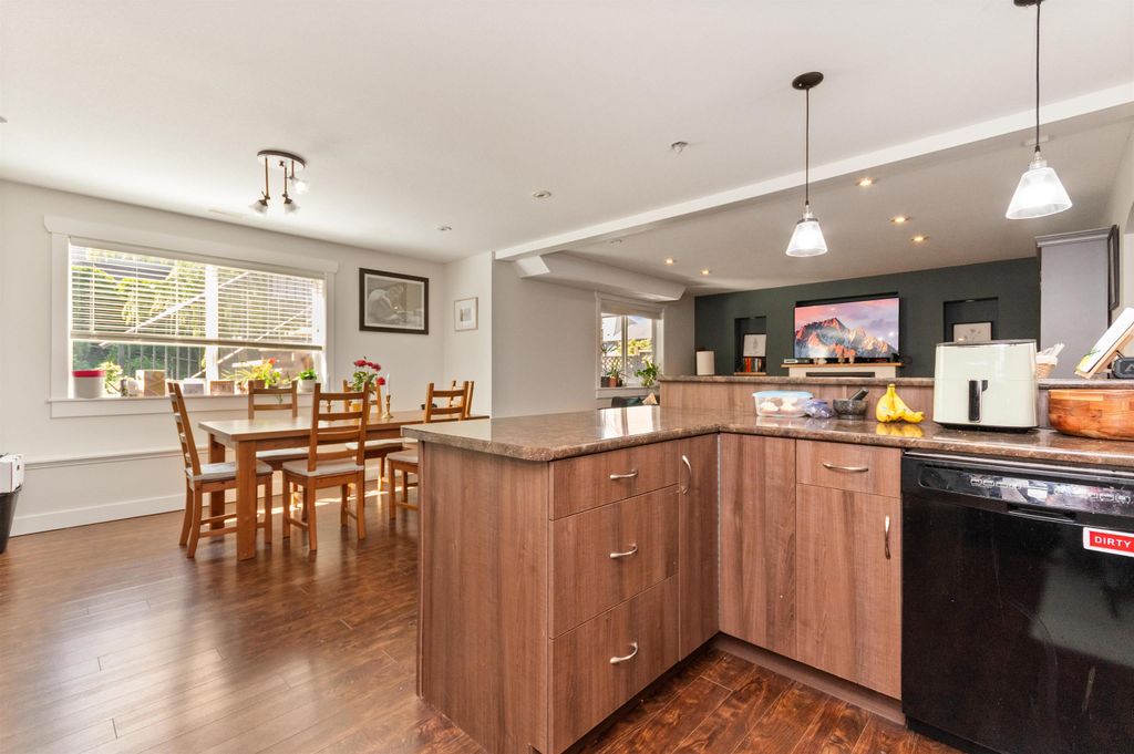 listing image 1106383195951390339