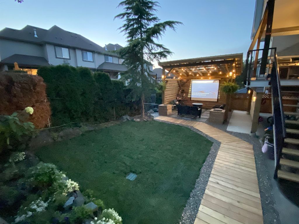 listing image 1101832160217437182