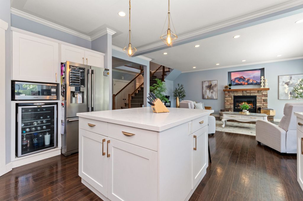 listing image 1107560024411611457