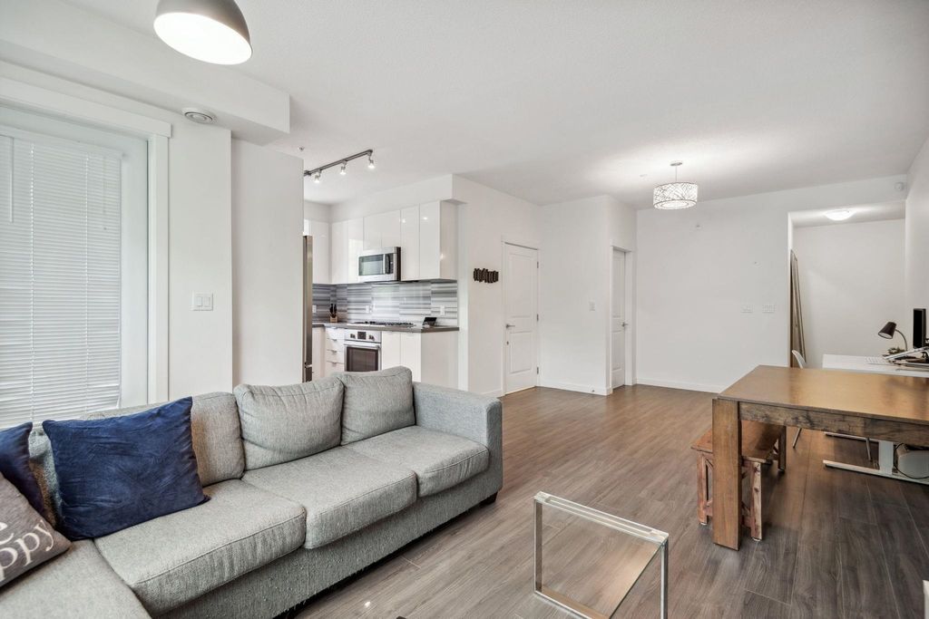 listing image 1104357459164408185