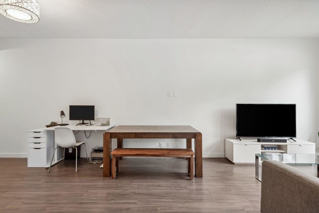 listing image 1108772636897114656