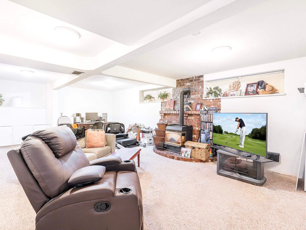 listing image 1100152480503711632