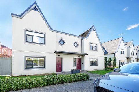 889 Tobruck Avenue 38 North Vancouver BC V7P 1V9