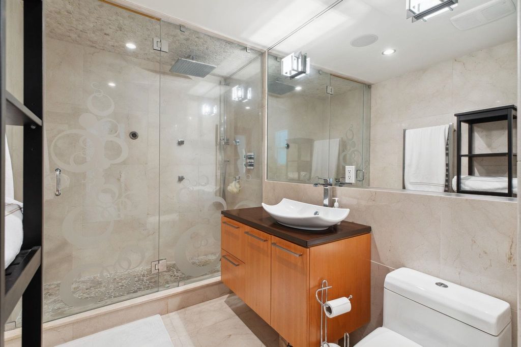 listing image 1106362404102638687