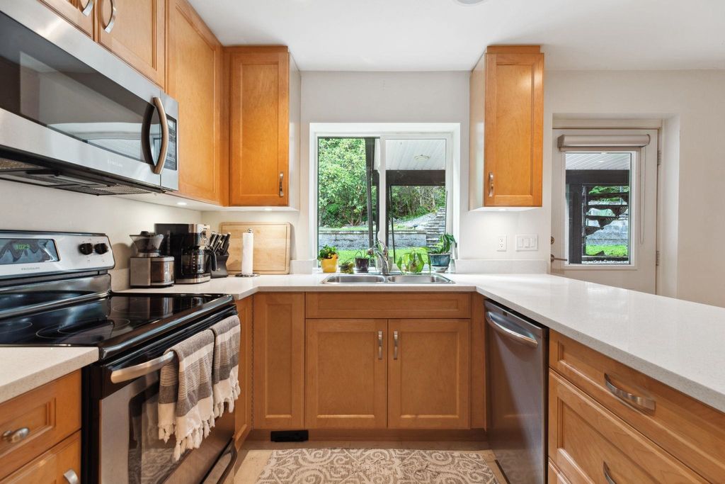 listing image 1106332389385489012
