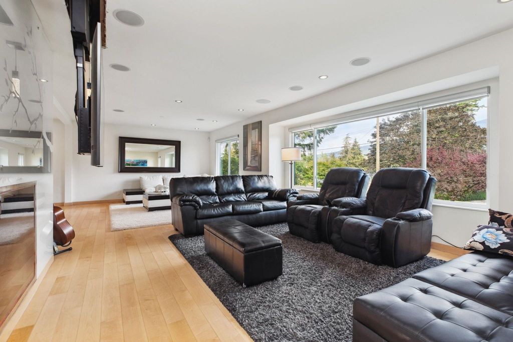 listing image 1100616497158596617