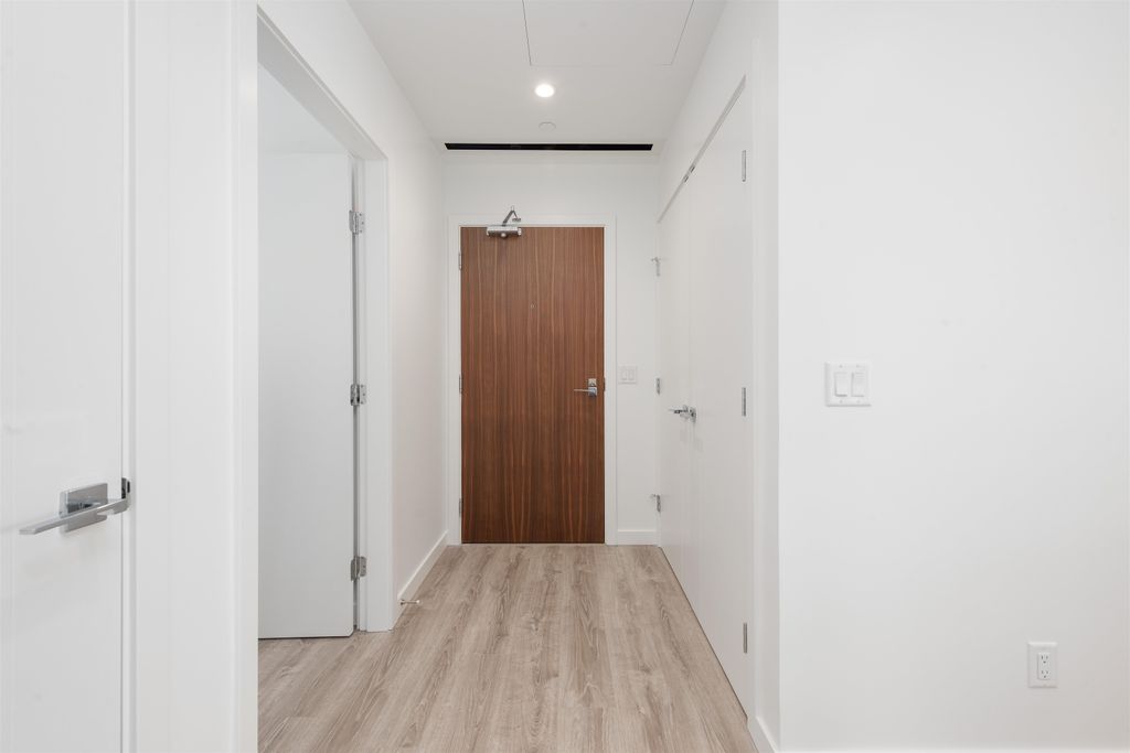 listing image 1103422042880916855