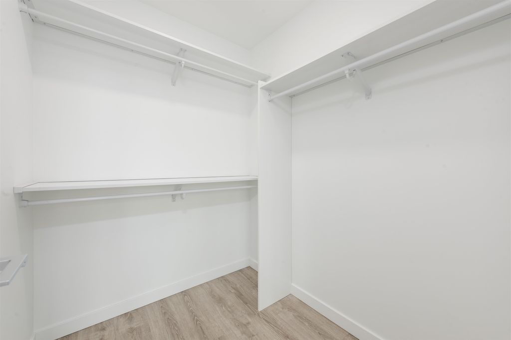listing image 1103307782294351586