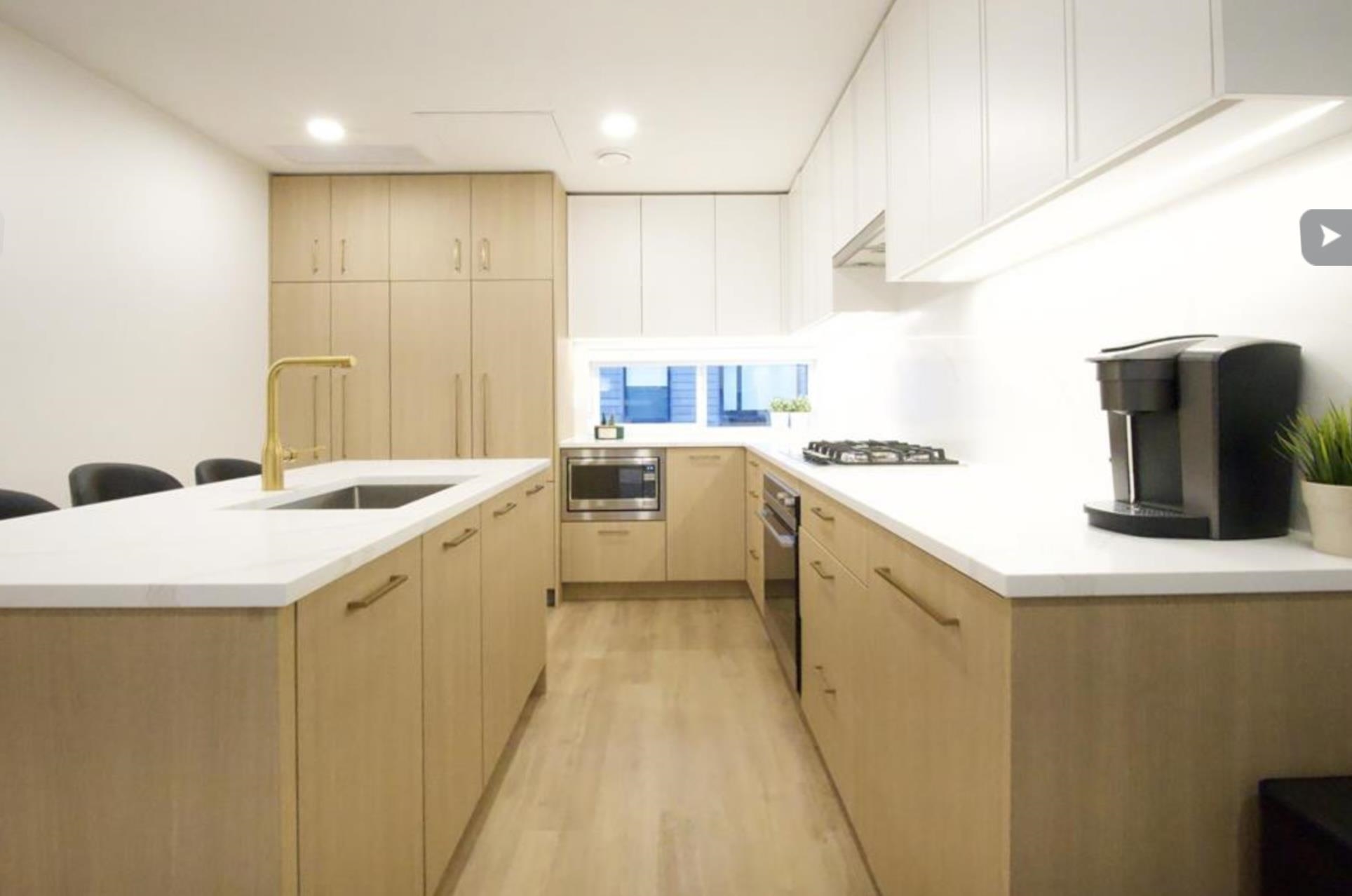 381 Clayton Street 202