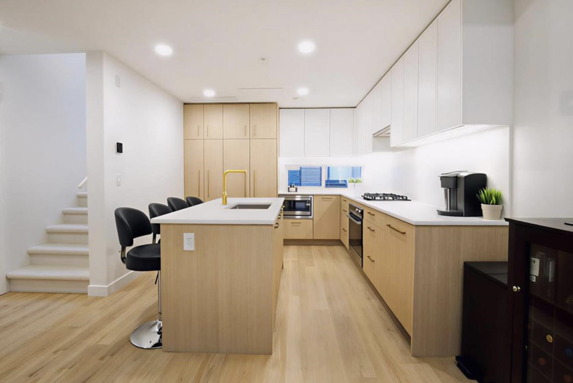 381 Clayton Street 202