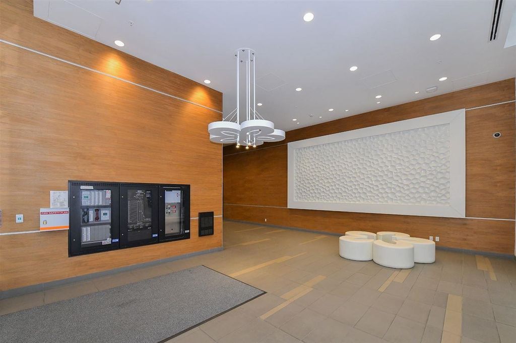 listing image 1101113398107437567