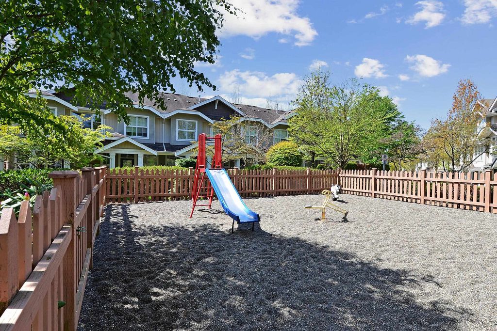 listing image 1104690761368679619
