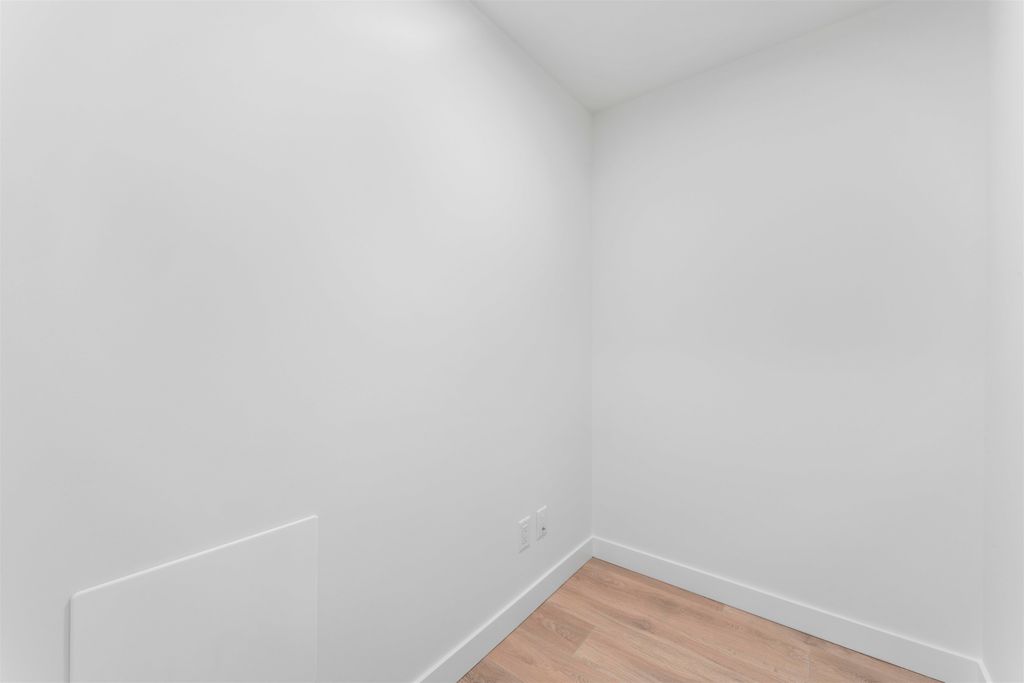 listing image 1100567441742471967