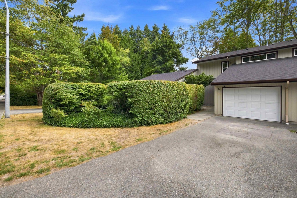 Photo of 4860 207 Street #6, Langley, BC V3A 2E3 (MLS # R3165699)