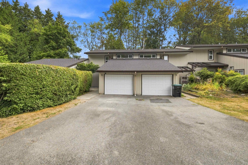 Photo of 4860 207 Street #6, Langley, BC V3A 2E3 (MLS # R3165699)