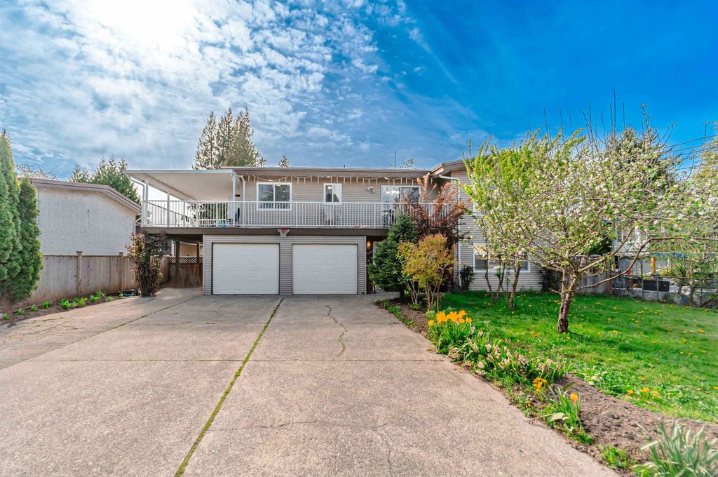 Photo of 3095 Royal Street, Abbotsford, BC V2T 2J1 (MLS # R3114218)