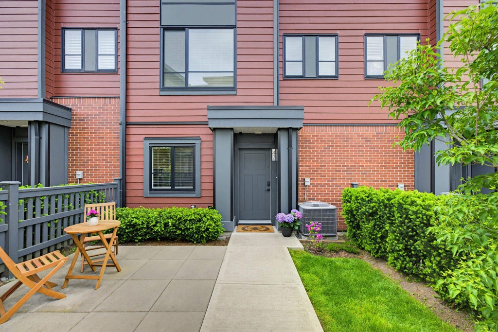 Photo of 19897 75a Avenue #42, Langley, BC V2Y 3S2 (MLS # R3162557)