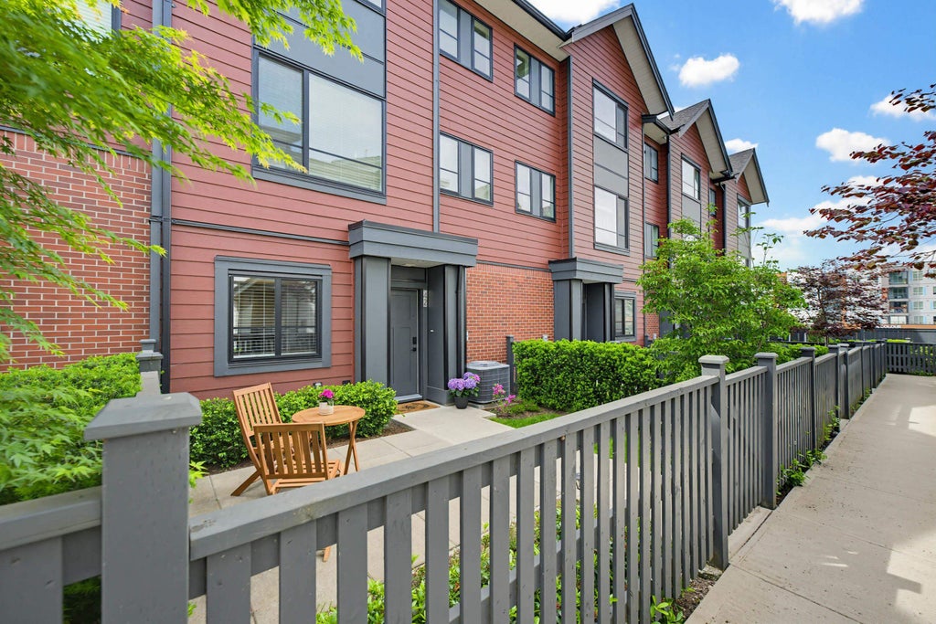 Photo of 19897 75a Avenue #42, Langley, BC V2Y 3S2 (MLS # R3162557)