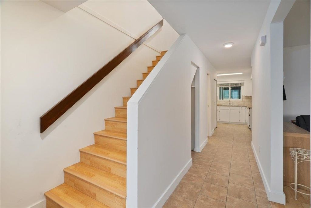 listing image 1101865557408984178