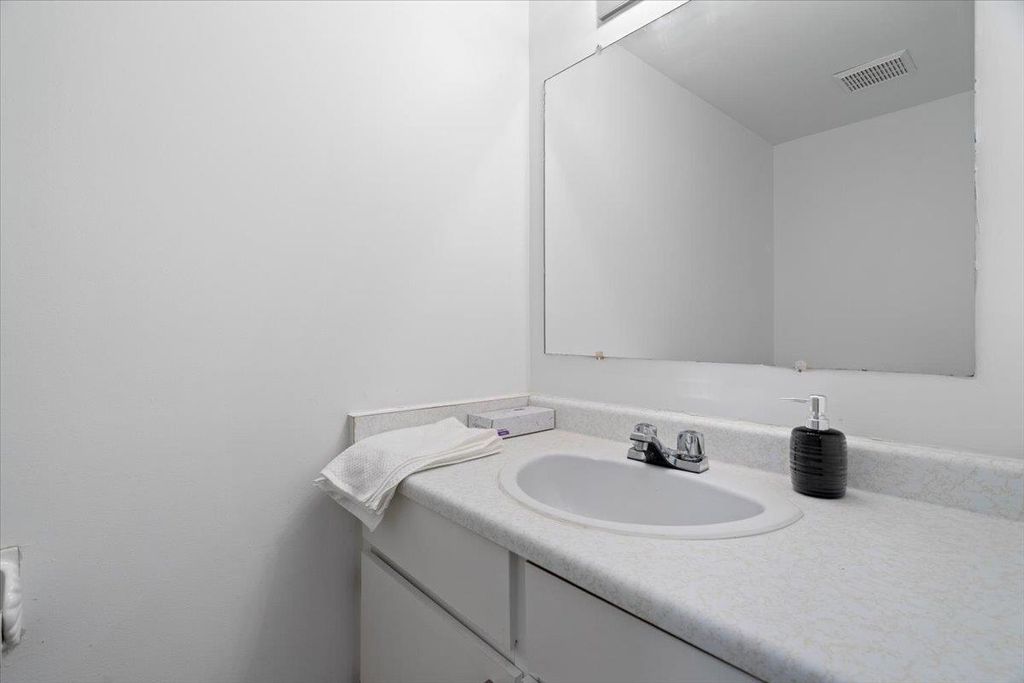 listing image 1107934733828345063