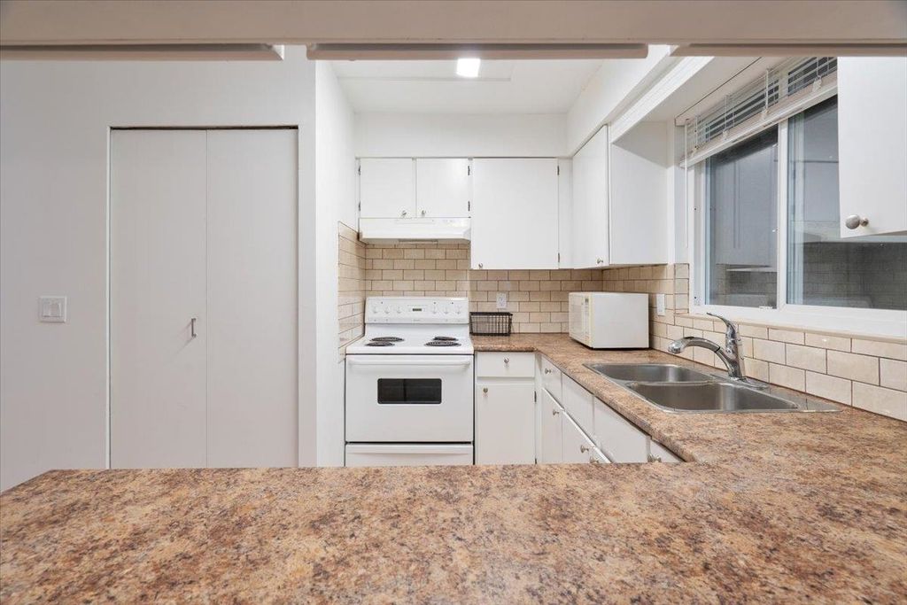 listing image 1101613048418052675
