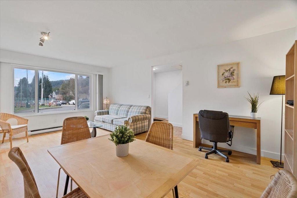 listing image 1101865557408984178