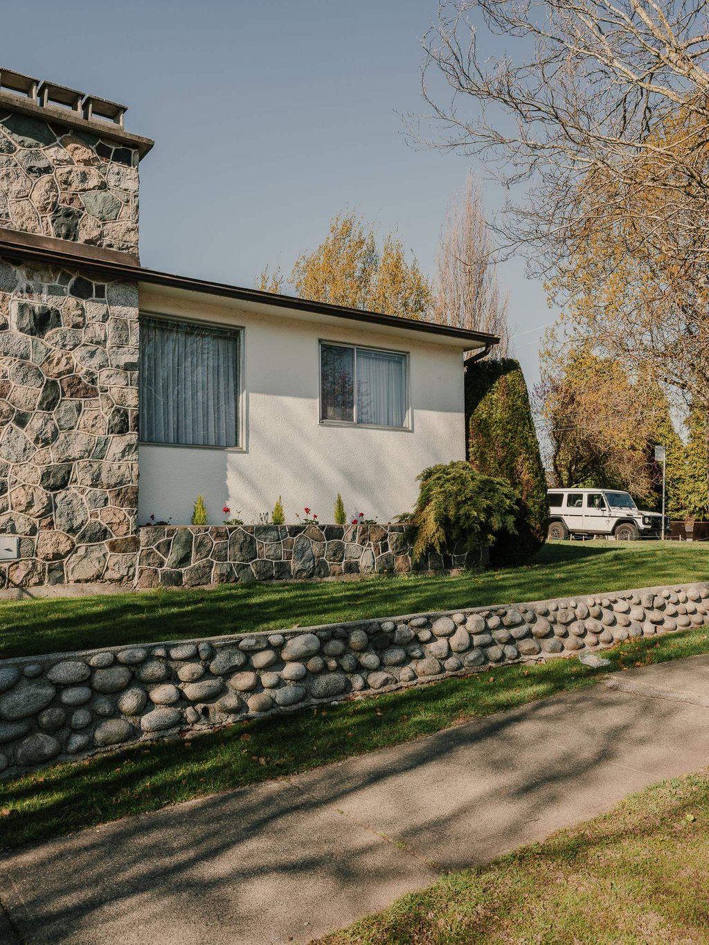 listing image 1102495028493092976